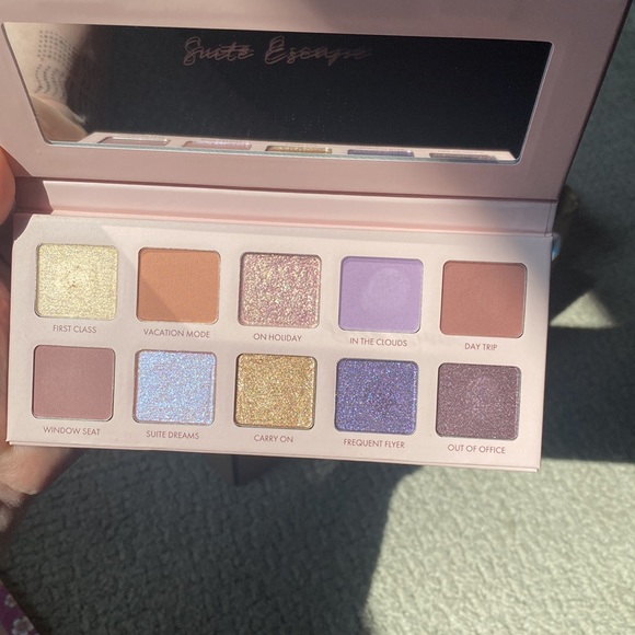 2 pc Wander Beauty Eyeshadow Palette Set - Picture 4 of 4